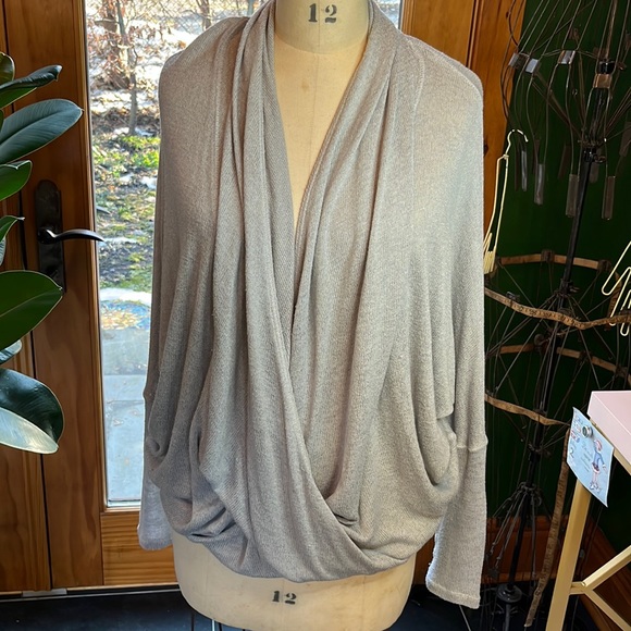 Great lightweight sweater over tank or tee - Picture 1 of 2